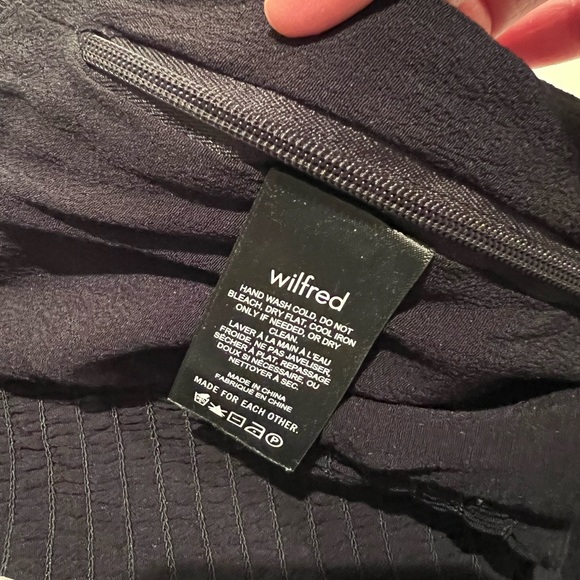 Aritiza - Wilfred black crop top - size S - Picture 5 of 6